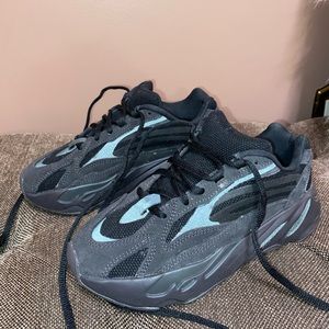 Adidas Yeezy Boost 700